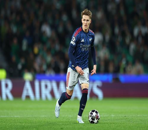 詹姆斯赛场,突发不适,赛后多管齐,乐鱼足球,足球赛事资讯,足球比赛赛程,足球赛事动态,足球赛事平台